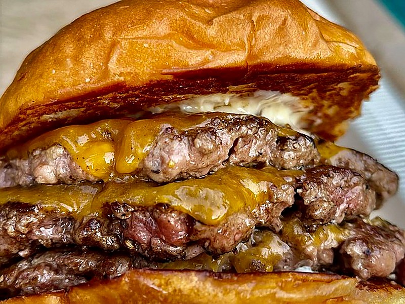 Bulldog Burgers - Silom