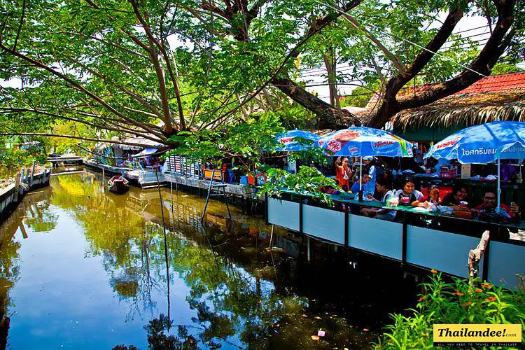 Bang Nam Phueng Floating Market
