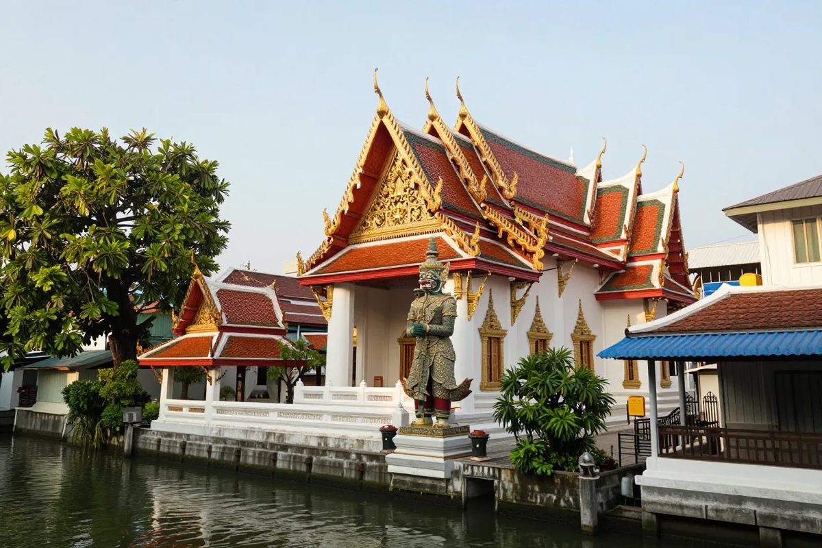 Wat Kunnathi Ruttharam (Wat Huai Khwang)