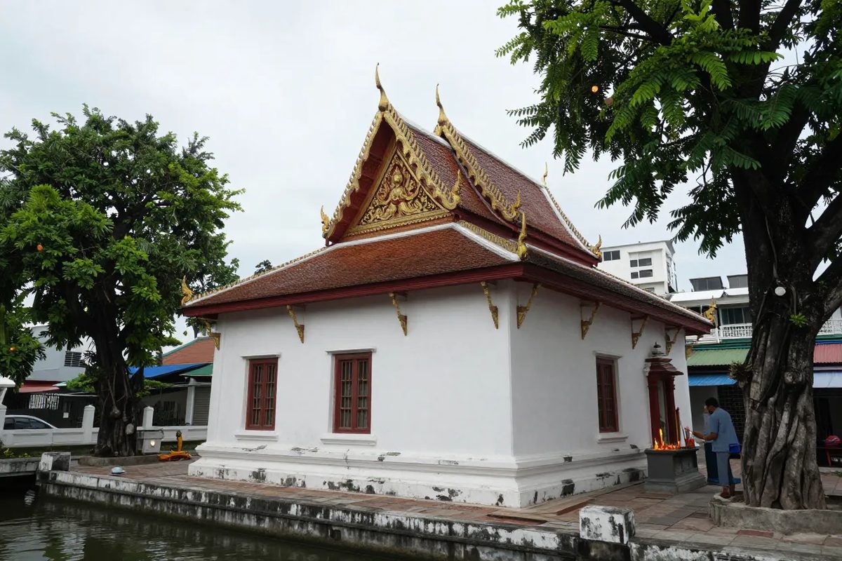 Wat Aphai Thayaram (Wat Makok)