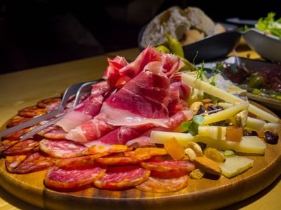 PaLeTa: Iberico, Wine, Bar